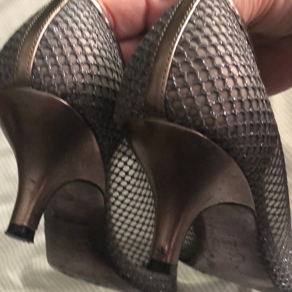 Pumps - Picture 2 of 3